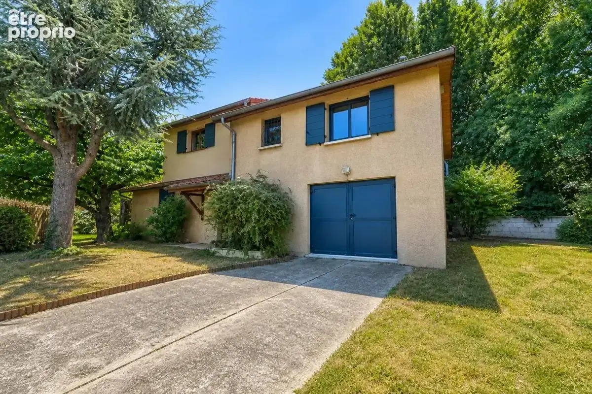 Maison de 8 pièces de 170 m² à Saint-Laurent-de-Mure - photo 2