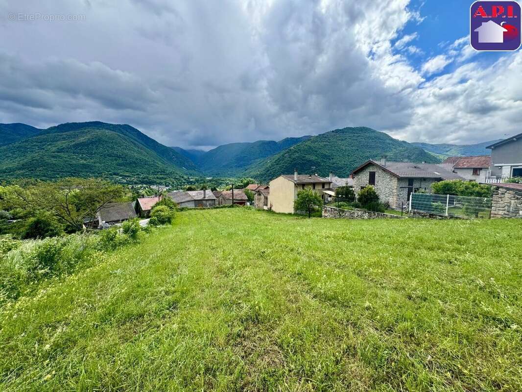 Terrain à LES CABANNES