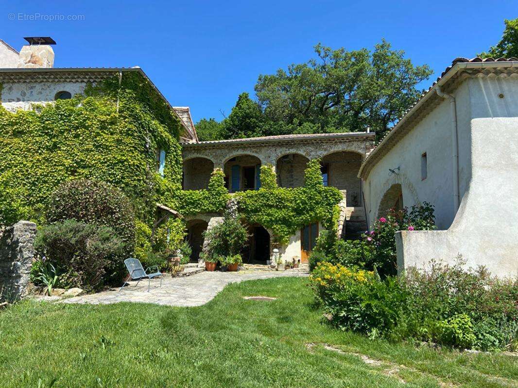 Maison + 3 gîtes 11 pièces 330 m2 - photo 4