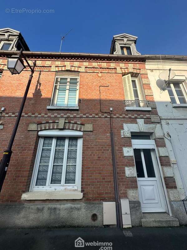 Jolie maison d'une surface habitable de 136 m², découvrons l'intérieur