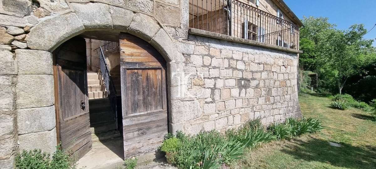 Maison à SAINT-PIERRE-SAINT-JEAN