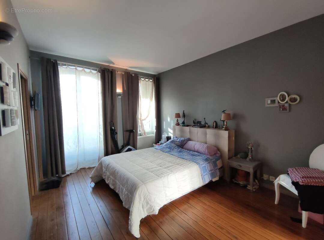 Belle demeure de 446 m² hab datant du 13ème et 17ème siécle avec nombreuses dépendances - photo 16
