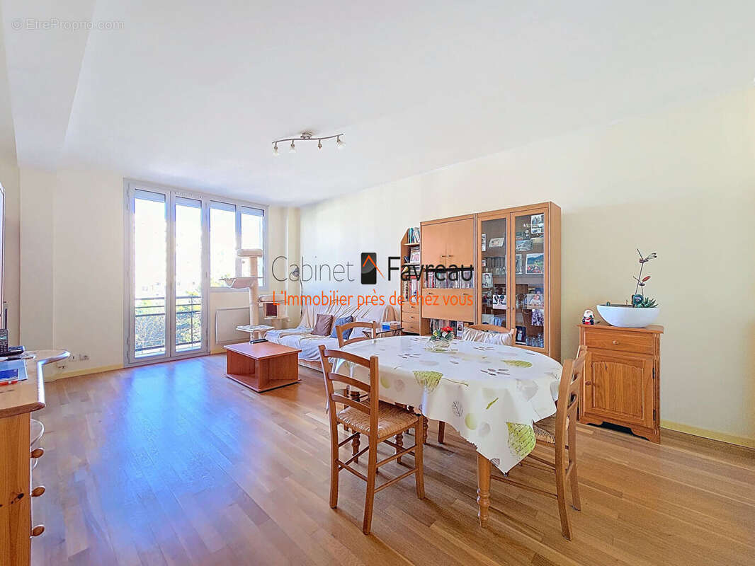 Appartement à FRESNES