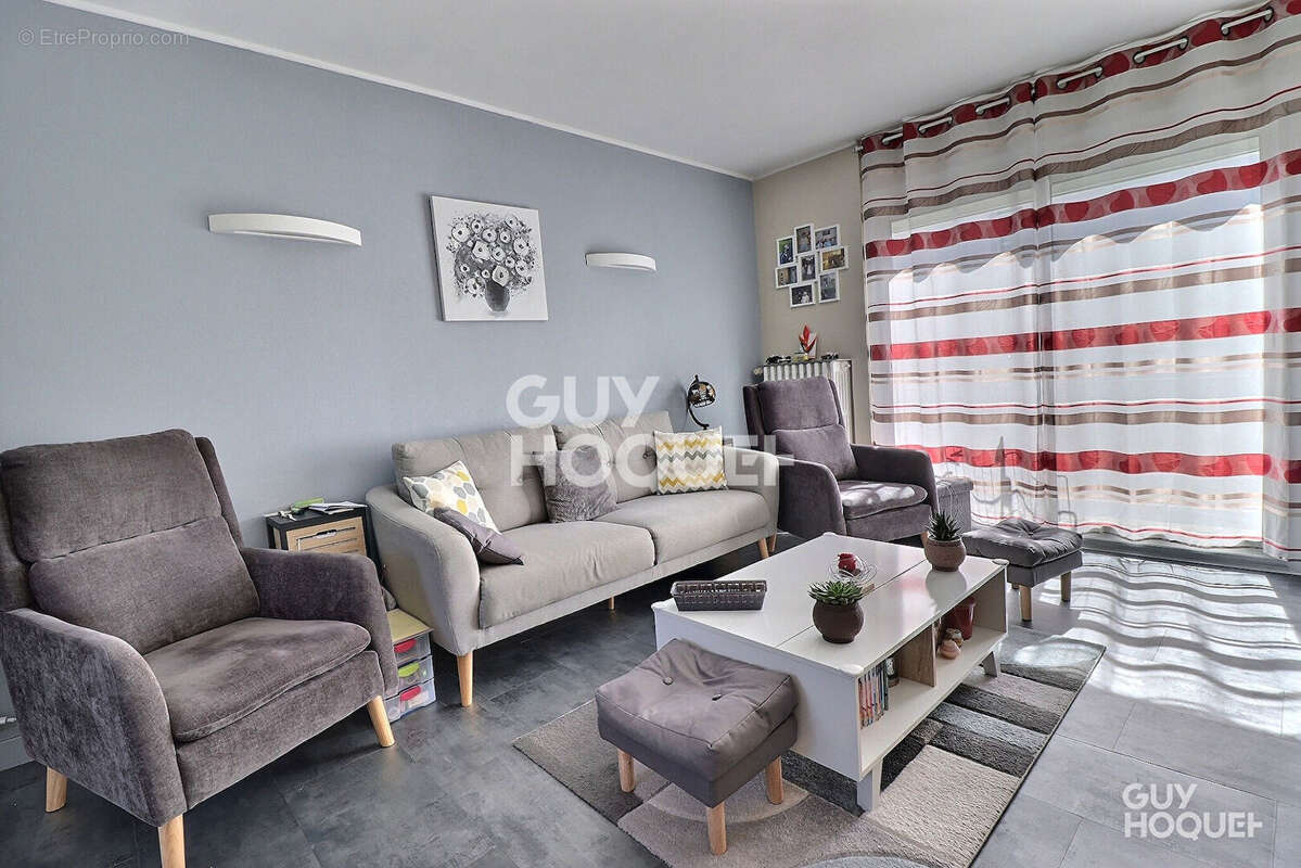 Maison à SAINTE-GENEVIEVE-DES-BOIS