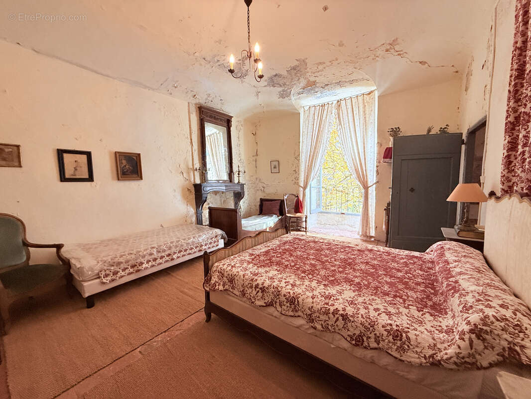 À vendre   Château de Rogues, un bien d'exception chargé d'histoire - photo 11