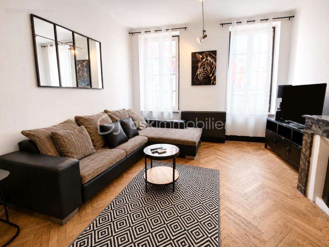 Investissement locatif- un local commercial- 2 appartements- 1 studio - 1 cave- entièrement meublé - photo 10