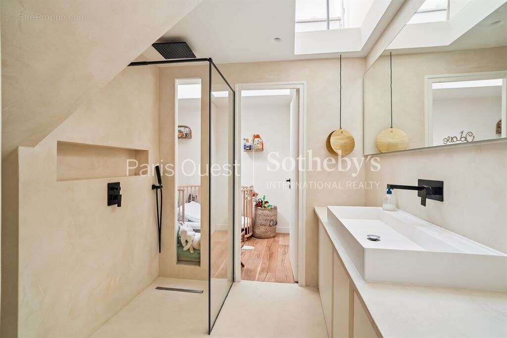 Appartement à PARIS-17E
