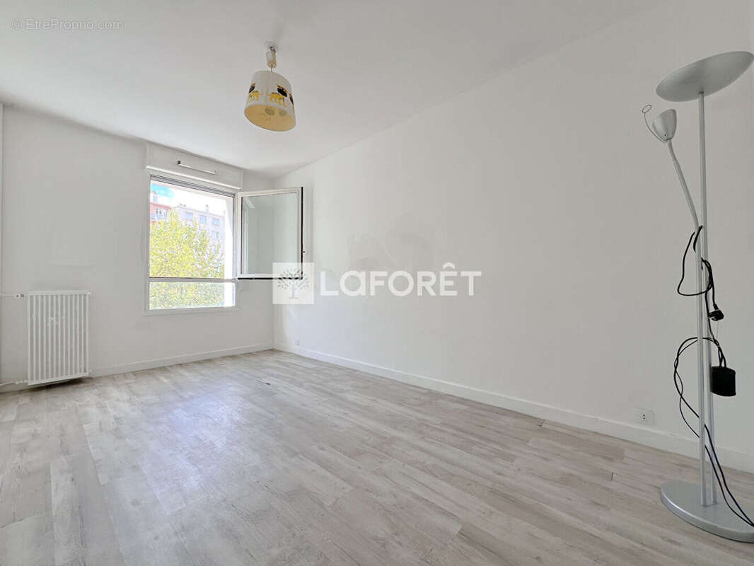 Appartement à MONTROUGE