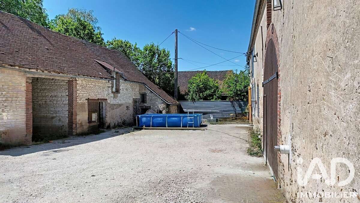 Maison 167 m² à Les Ormes  - photo 3