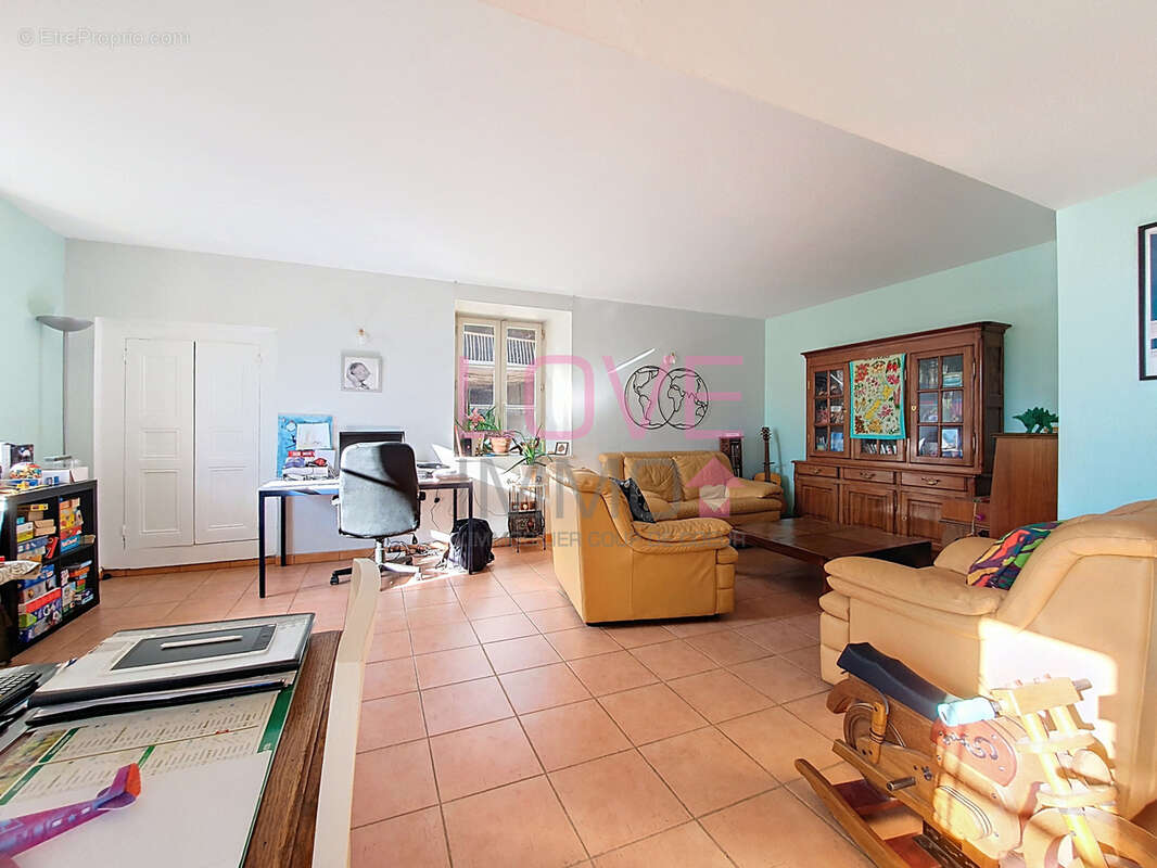 Maison à LA BATIE-MONTGASCON