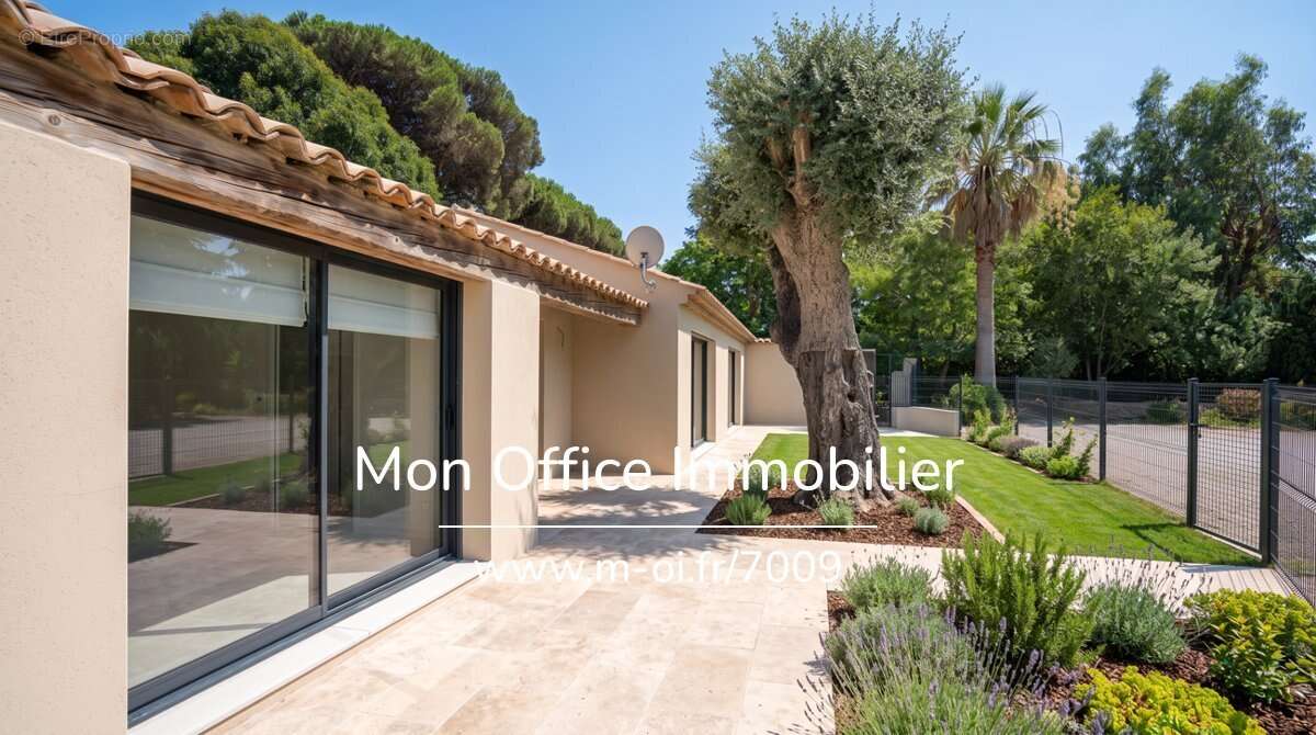 Référence : 7009-les. - maison rénovée à 100m de la mer avec jardin et garage à grimaud beauvallon - photo 2