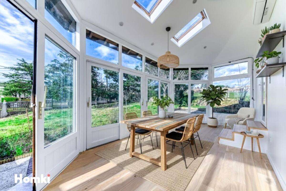 Maison/Villa T6 de 165 m2 à Sainte-Consorce 69280 - photo 3