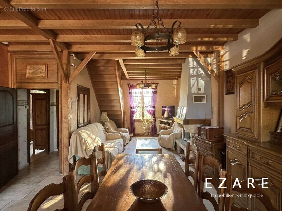 Pièce de vie  - Maison à CORPEAU