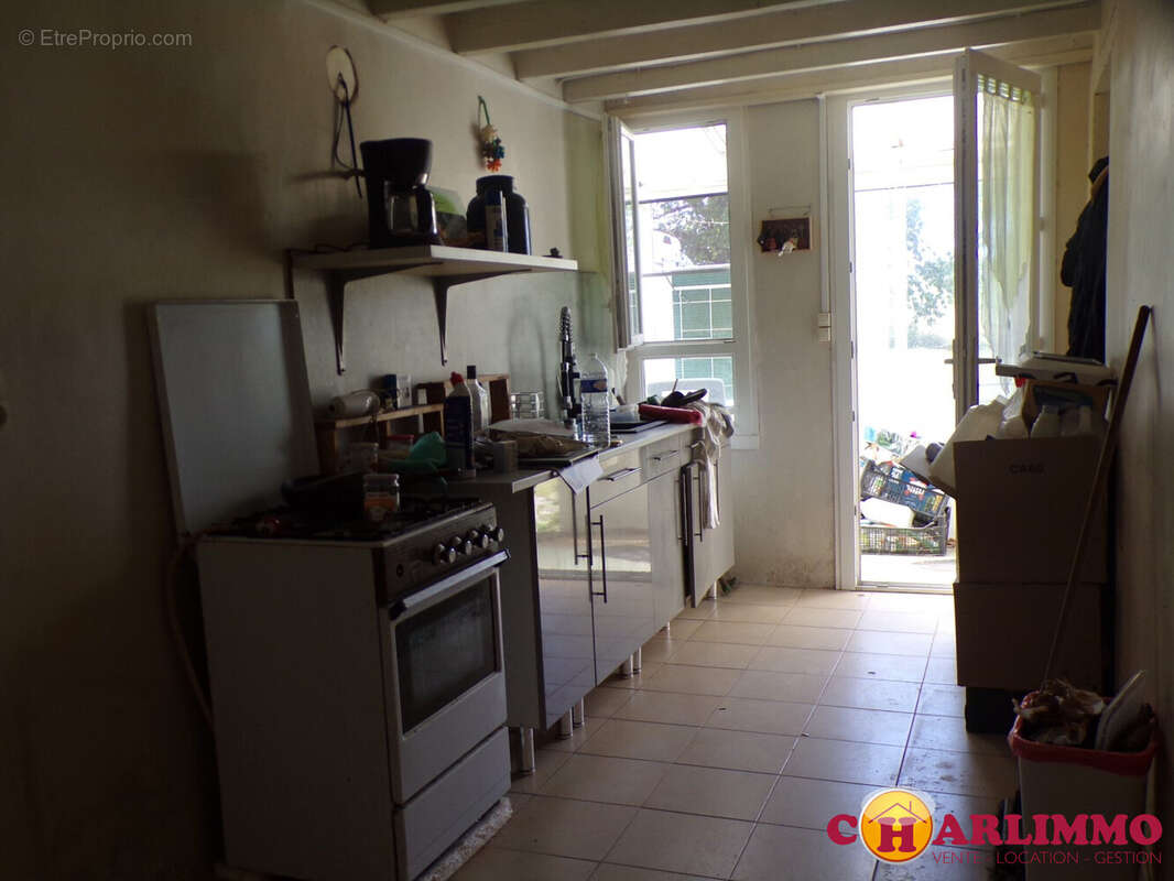 Maison 116 m² à Les Salles-Lavauguyon  - photo 2