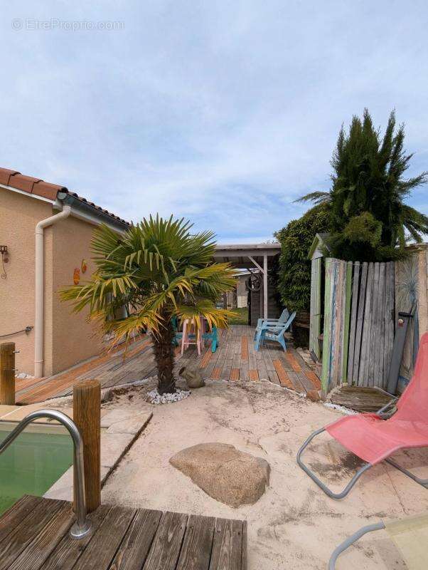 Maison à VEAUCHETTE