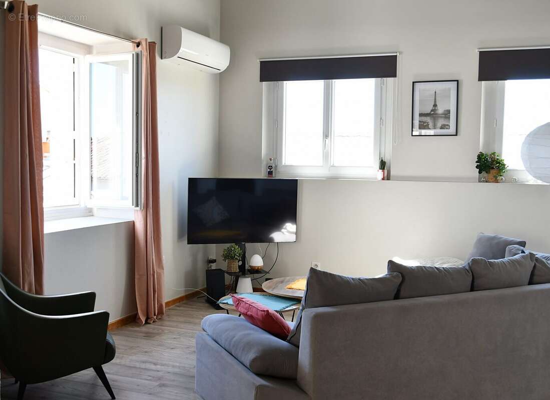 Appartement à BAGNOLS-SUR-CEZE