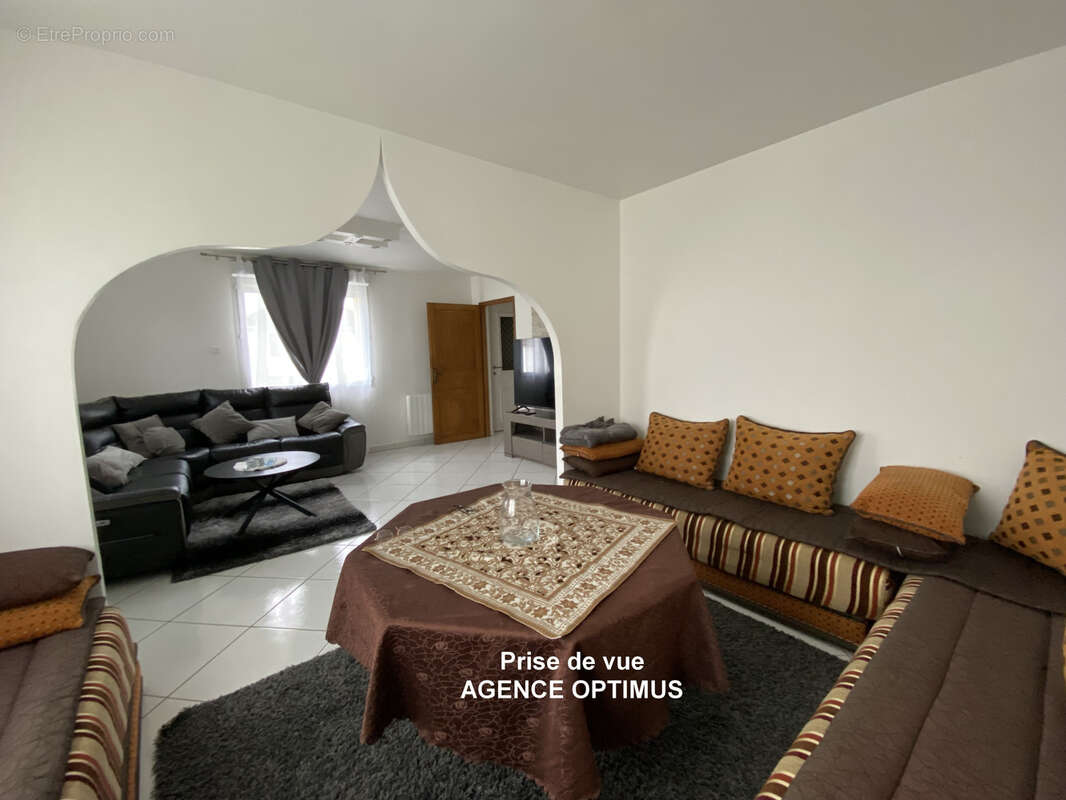 Maison à VILLENEUVE-SUR-YONNE