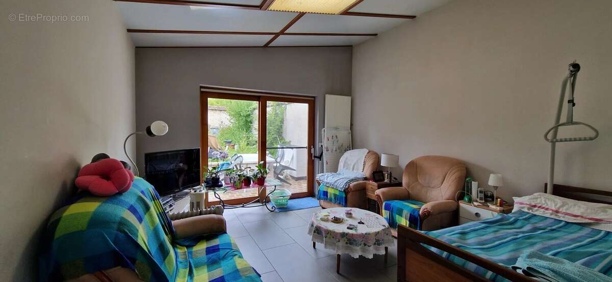 Maison à VENEUX-LES-SABLONS