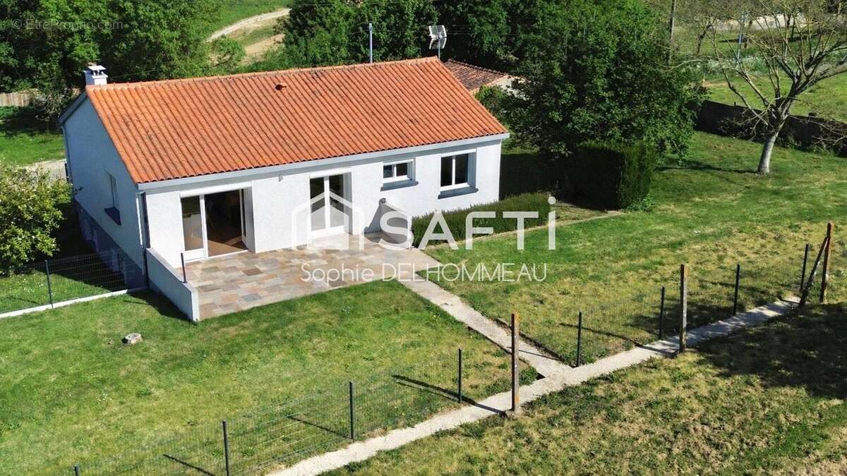 Photo 2 - Maison à SAINT-GEORGES-DE-MONTAIGU