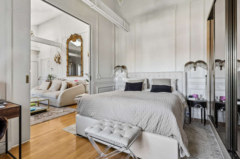 Appartement à PARIS-8E