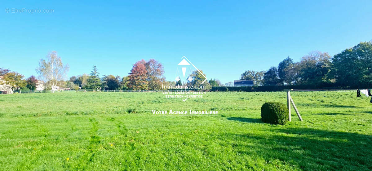 Terrain à SAINT-JUST-LE-MARTEL