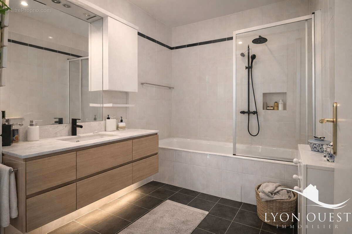Appartement à CHARBONNIERES-LES-BAINS