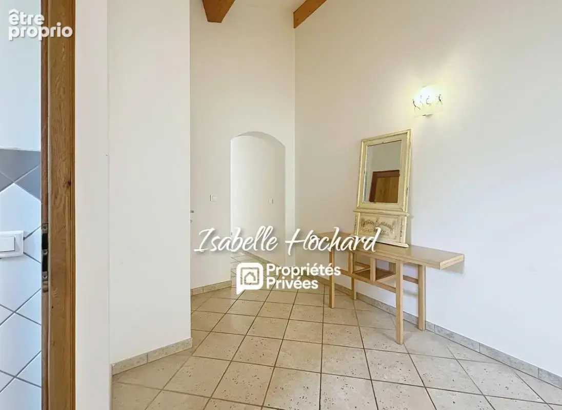 Maison familiale avec piscine, grands volumes et fort potentiel. Terrain 1 982 m² - photo 9