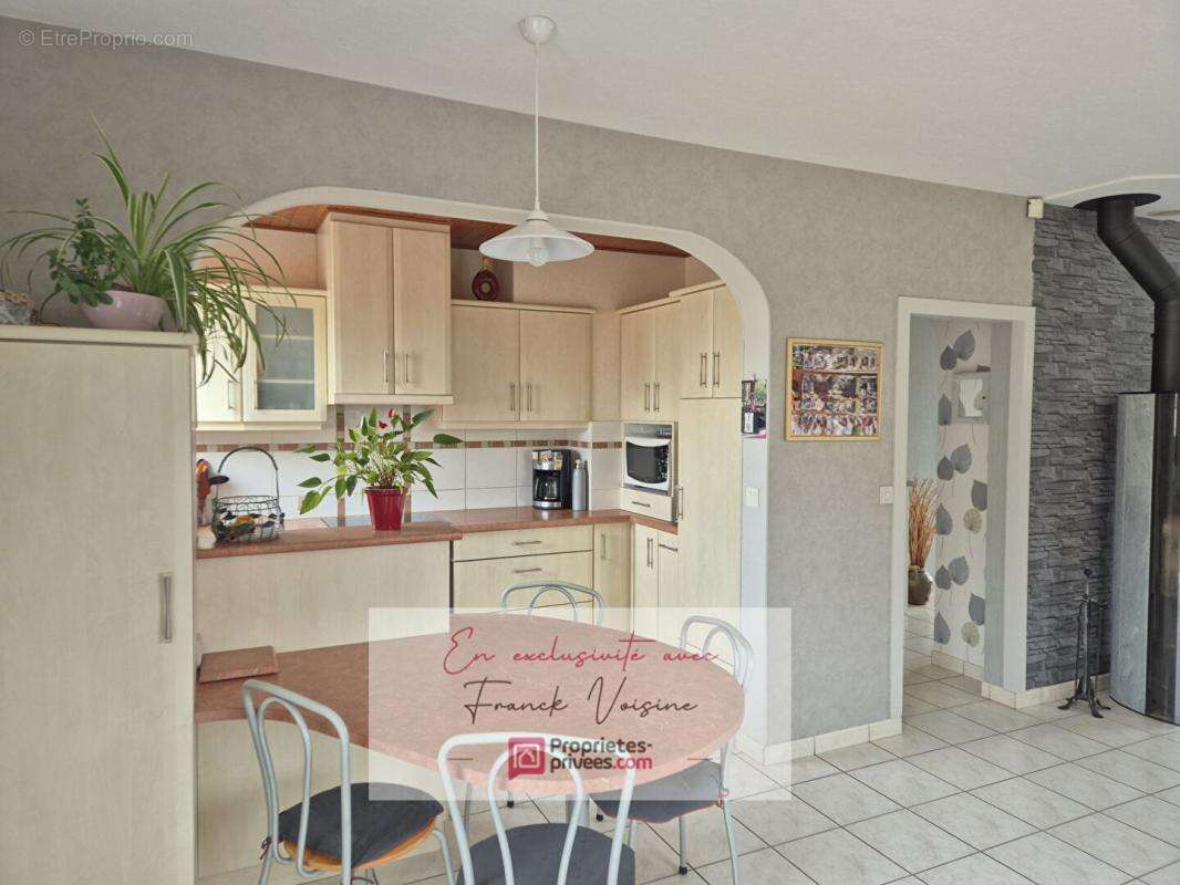 A VENDRE en Exclusivité au Boupère, maison de 135 m2 avec 3 chambres et 1 bureau sur une parcelle de 745 m2 - photo 4