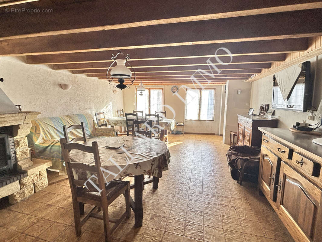 Maison à BAYONS
