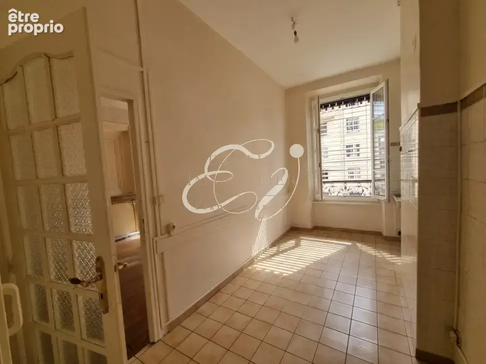 Vente lyon 69003 - metro garibaldi t2 cachet 45m2 a renover dans immeuble ancien - photo 5