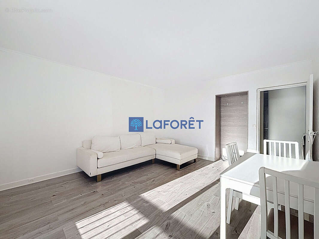 Appartement à CHILLY-MAZARIN