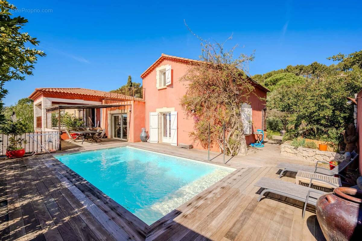 Maison à CARQUEIRANNE