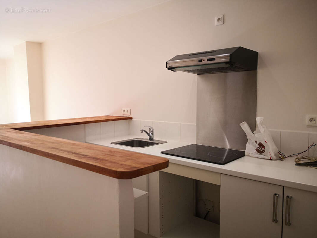 Cuers Immeuble 5 appartements, un commerce - photo 5