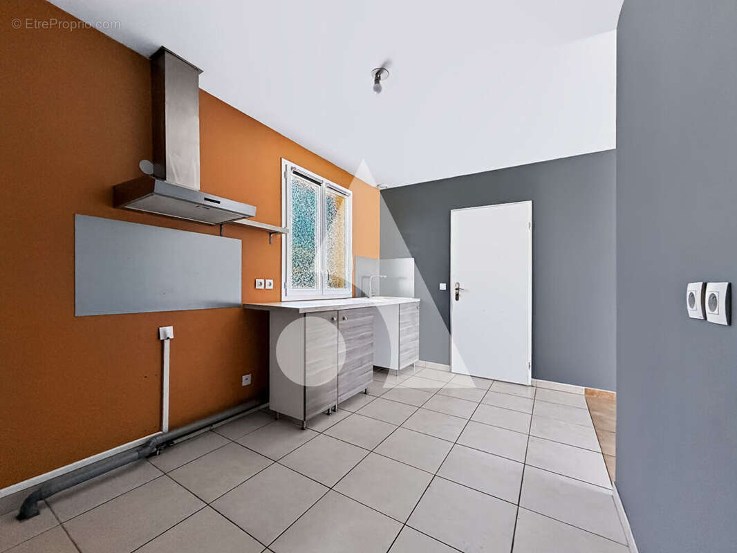 Maison avec sous-sol total et garage double à Frépillon 6 pièce(s) 128.1 m2 - photo 2