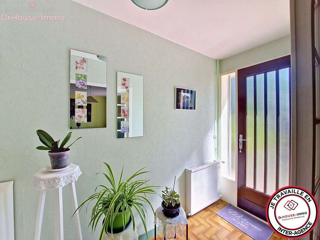 Maison 106 m² à Chauray  - photo 14