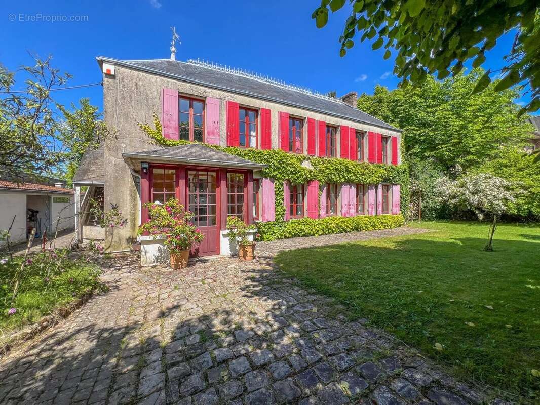 Maison à LE MESNIL-SAINT-DENIS