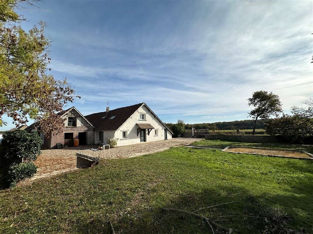 Maison à CHATEAUNEUF-EN-THYMERAIS