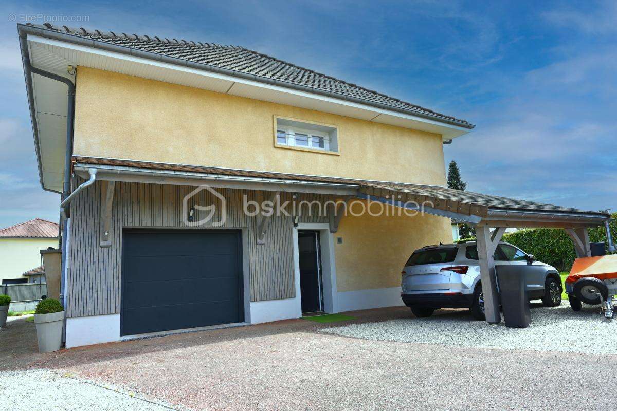 Maison à MORESTEL