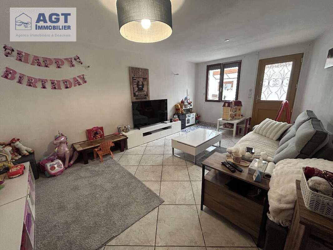 Maison à MILLY-SUR-THERAIN