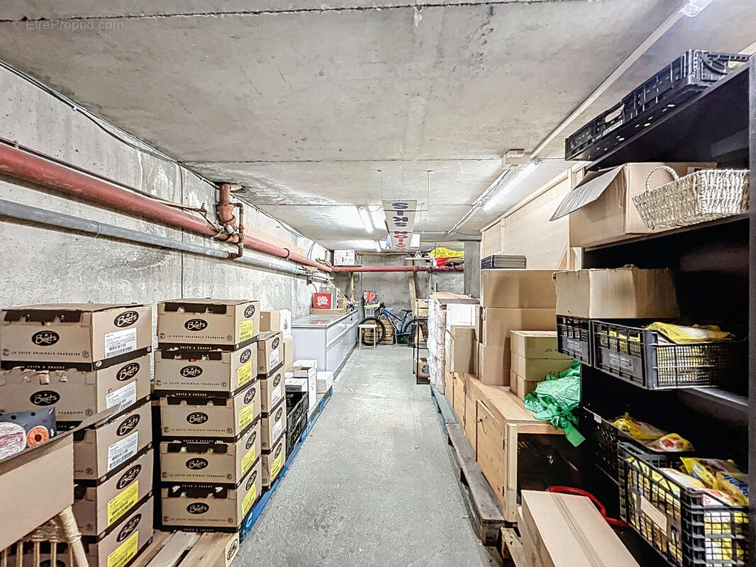 Commerce à ENCHASTRAYES