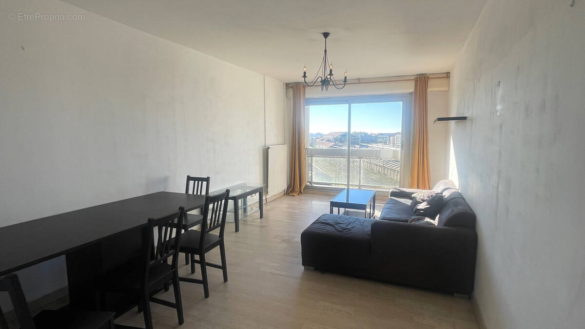 Appartement à MARSEILLE-1E