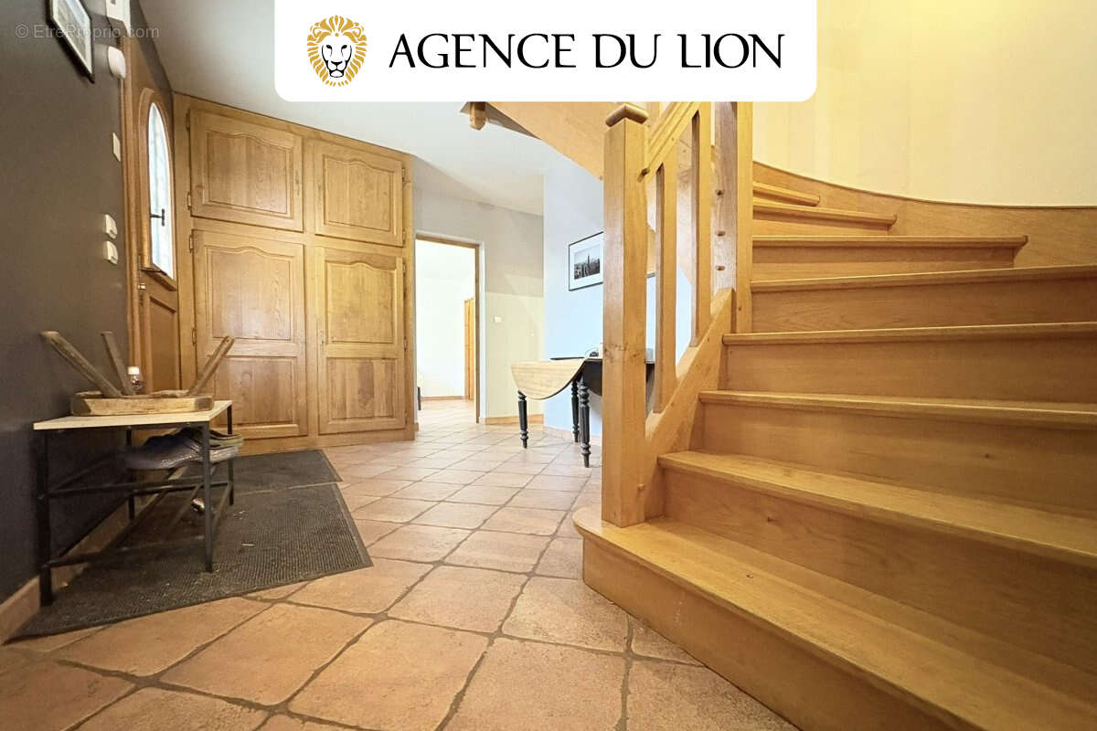 Maison traditionnelle de qualité – Géothermie – Terrain 2 900 m² - photo 2
