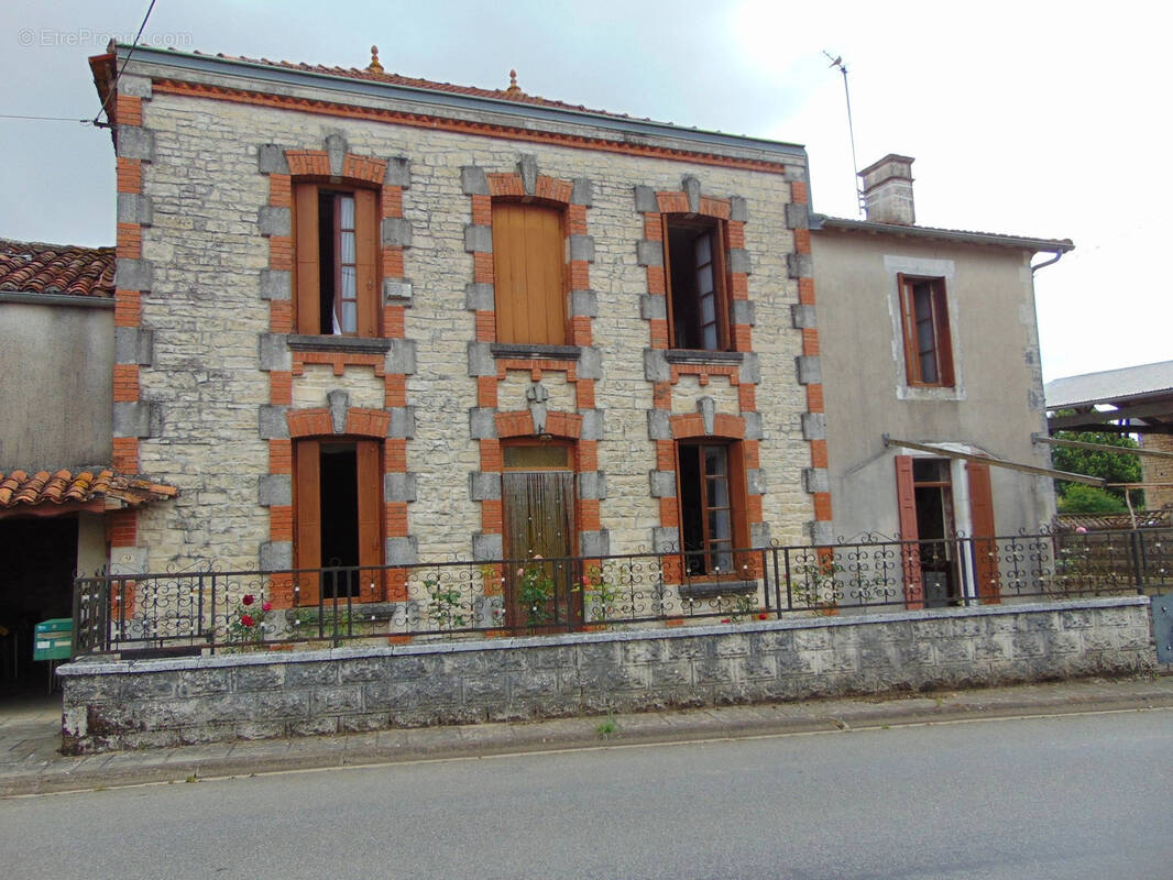 Maison à SOUVIGNE