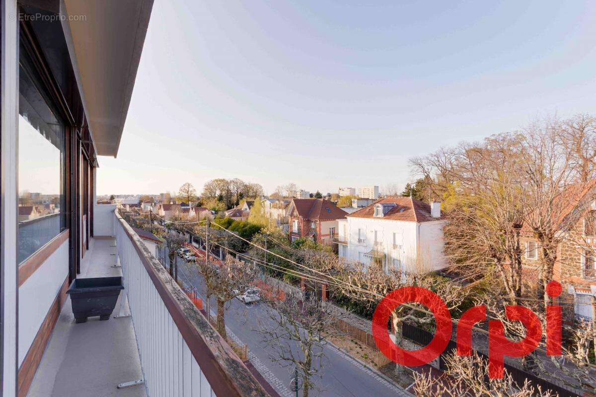 Appartement à LES PAVILLONS-SOUS-BOIS