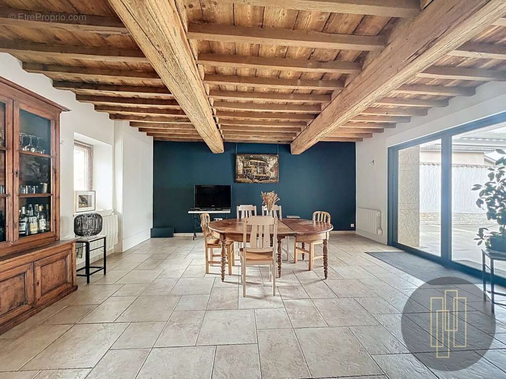 Maison à MONTMERLE-SUR-SAONE