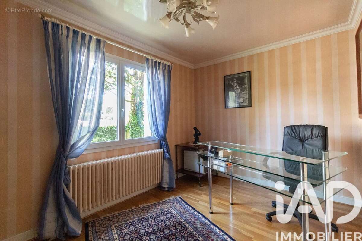 Photo 8 - Maison à LA CELLE-SAINT-CLOUD