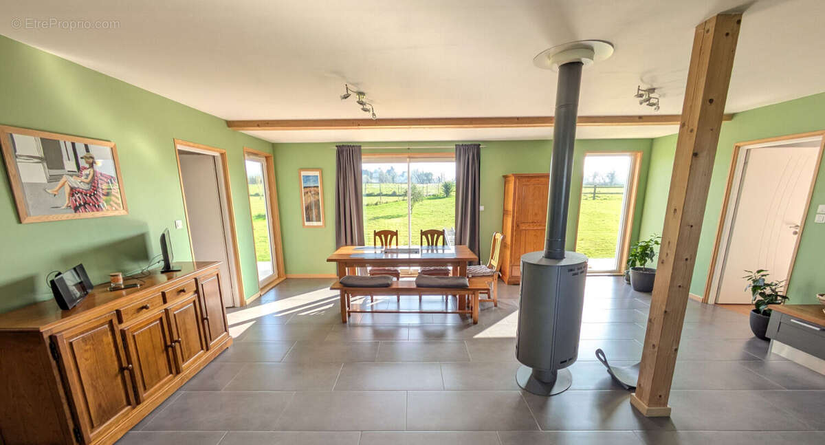 Maison à EMONDEVILLE