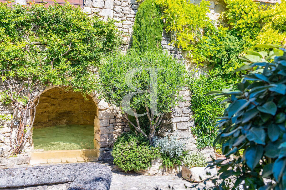 Maison à MENERBES