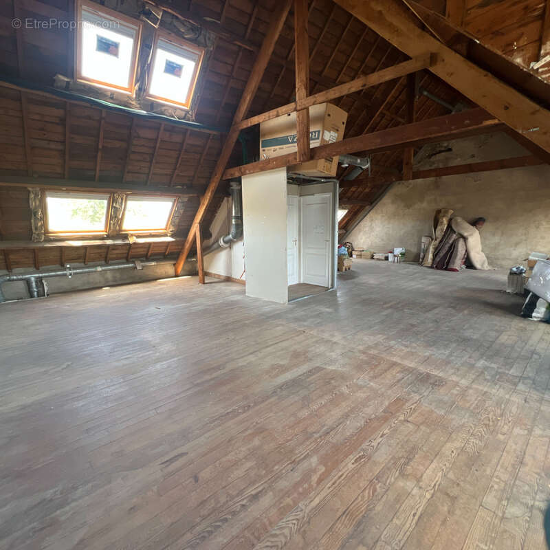 Appartement à CHATEAUNEUF-DU-FAOU
