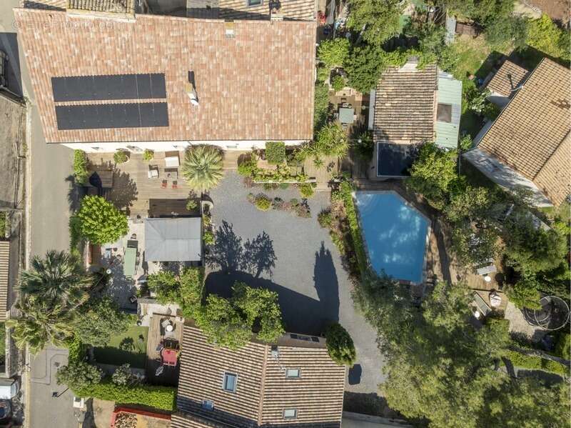 Magnifique PROPRIETE : Maison De Maître Et  Deux Dépendances (  17 Pièces / 400 M² )  Située à VERARGUES (34) DEDIEE A UN PROJET - photo 34